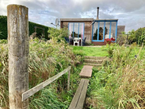 4pers House Christine w Sauna, Winter garden & fishing pier